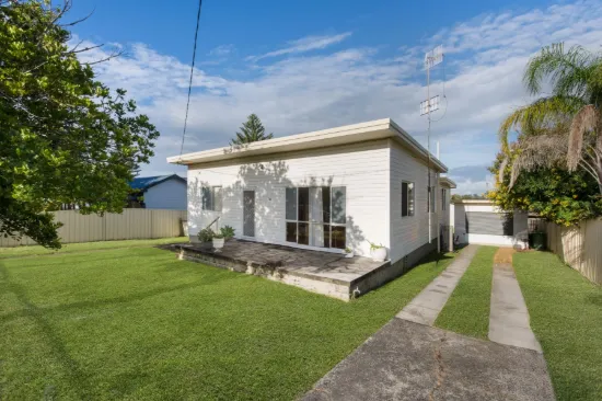 Loaded With Potential & Possibility – Level 682.9m2 Lot – Original Cottage With Blank Canvas Opportunities…