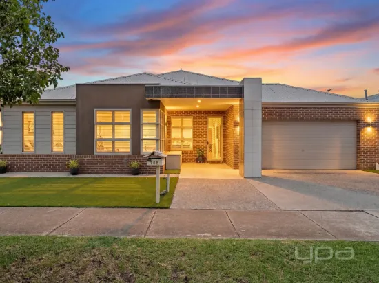 UPGRADED EX DISPLAY HOME IN SOUGHT AFTER LOCATION