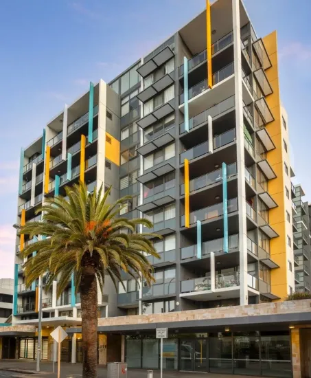 BEAUTIFUL TOP FLOOR MODERN LIVING WITH PREMIUM RESORT STYLE APPEAL
