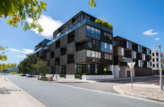 'Atelier' - Unique one bedroom plus study residence