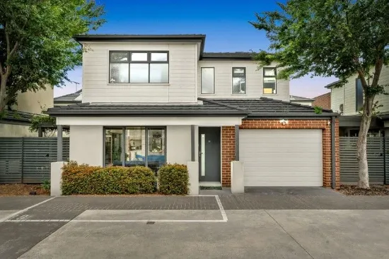 EXQUISITE ENTRY LEVEL HOME OR IDEAL INVESTMENT OPPORTUNITY