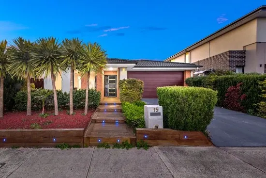Elegant Family Home in Tulliallan Estate, Cranbourne North