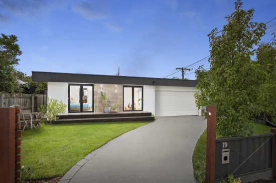 Beachside Family Style, Steps from Sand