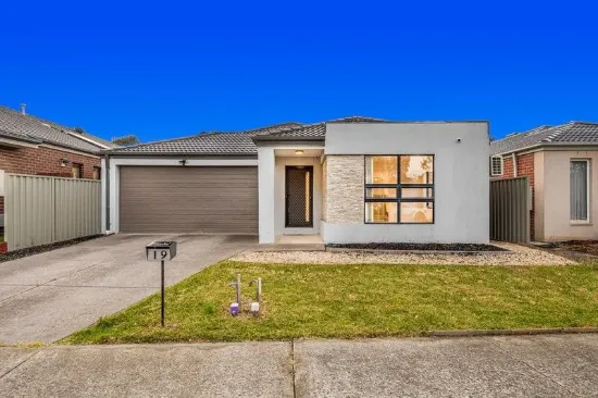 AFFORDABLE MULTI-PURPOSE BUYING IN A WELL CONNECTED NEIGHBOURHOOD!