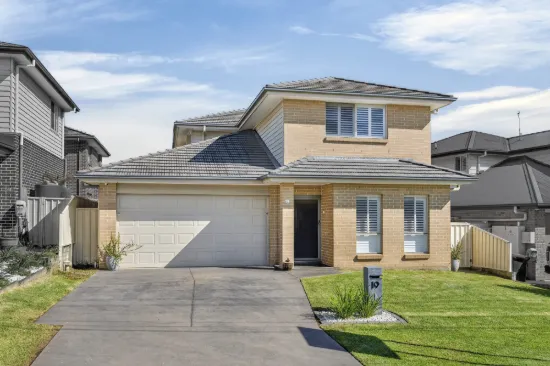 Modern Family Luxury with Sophisticated Design!