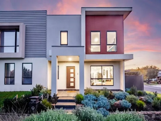 THE PINNACLE OF LIFESTYLE LIVING - PARK FRONTAGE MOMENTS TO SHOPPING PRECINCT!