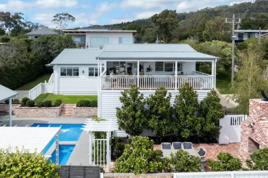 Old Dromana Beauty with Bay Views & Pool