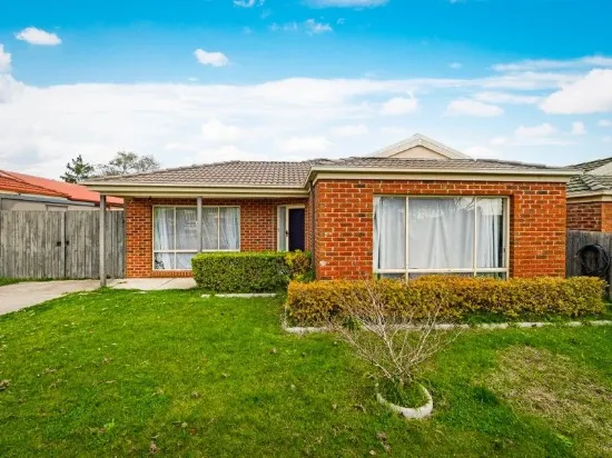 Cranbourne West Charmer- The Perfect Fit for All Stages of Life!