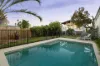 Relaxed Bayside Escape