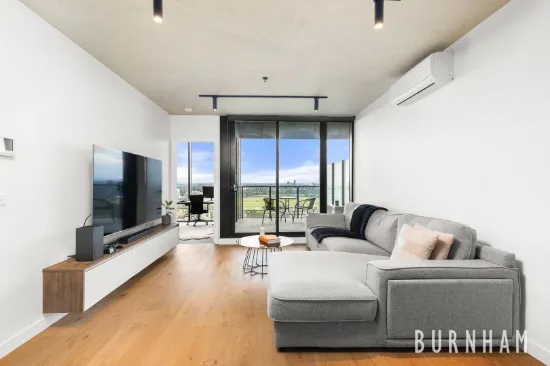Elevated Style, Light-Filled Luxury & Uninterrupted Views