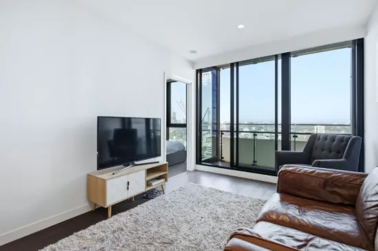 Light-Filled Southbank Living with Resort Amenities