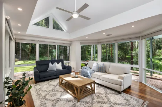 FAMILY HOME LOCATED WITHIN THIS PRIVATE & PEACEFUL ACREAGE SETTING!
