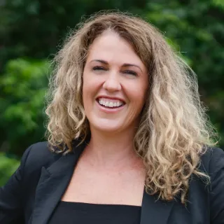 Shona VanDerSteen - Real Estate Agent
