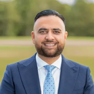 Binnie  Jaura - Real Estate Agent