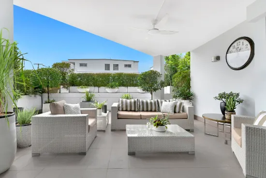 Supersized Ground Floor Apartment - Coastal Location - Two Car Spaces 