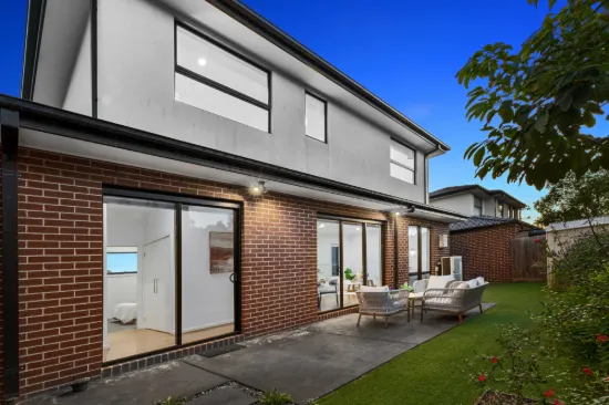 Charming Townhouse in Bustling Ringwood