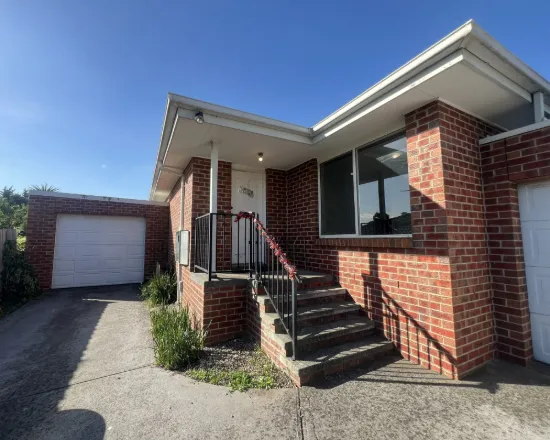 Modern, Low-Maintenance Living in a Prime Mulgrave Location