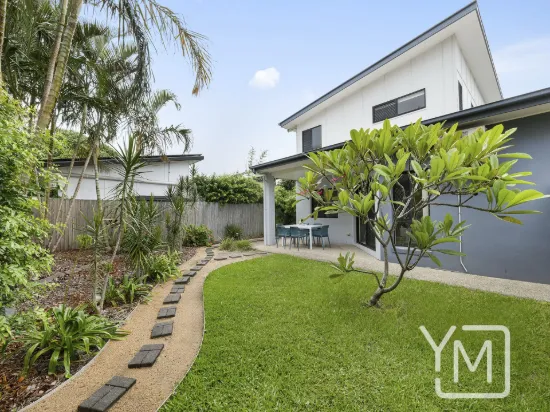 Central Caloundra Townhouse - Boutique Complex of Two - Low Maintenance
