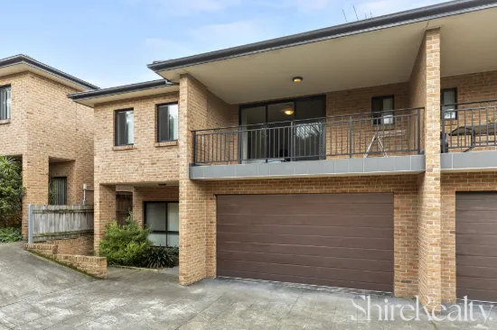 Contemporary and low maintenance townhouse 