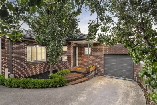 Wonderful Easy-Care Living in a Lifestyle Location!