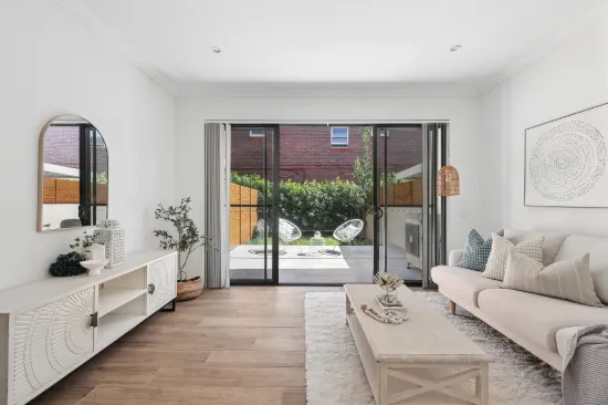Stylish Three Bedroom Parkside Townhouse 