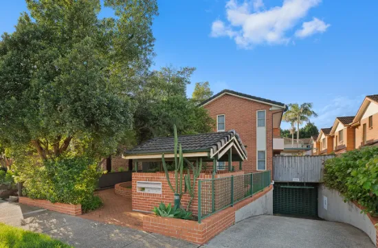 Beautifully renovated Townhouse with Modern Comforts