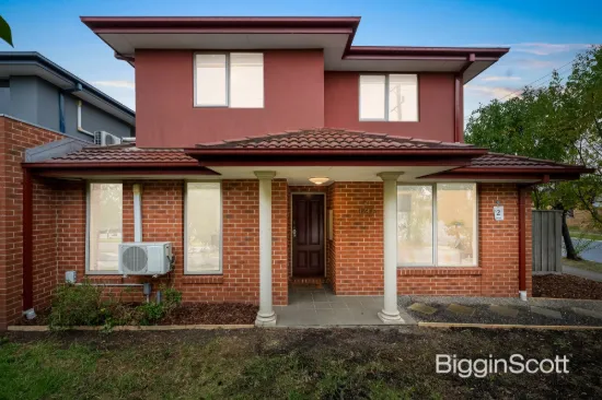 STREET FRONT PROMINENCE IN EXCEPTIONAL LOCATION!