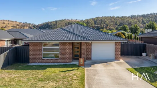 Relaxed Modern Living Just Minutes from Launceston