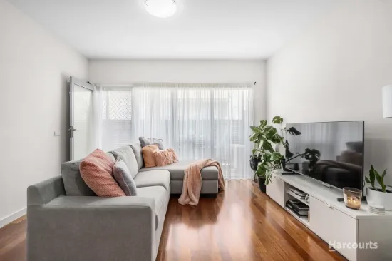 Sunlit Ground Floor Apartment with Private Outdoor Terrace
