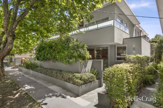 Leafy Courtyard Deck and Street Frontage
