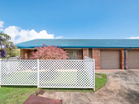 Lovely 2 – Bedroom Level Duplex on The Ridge