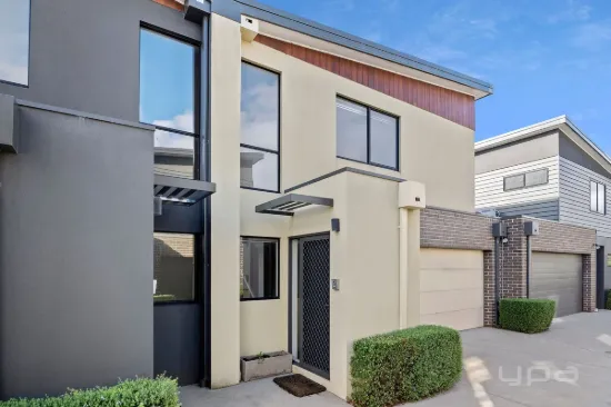 Sunlit Coastal Living Just Moments from Foreshore, Schools & Shopping