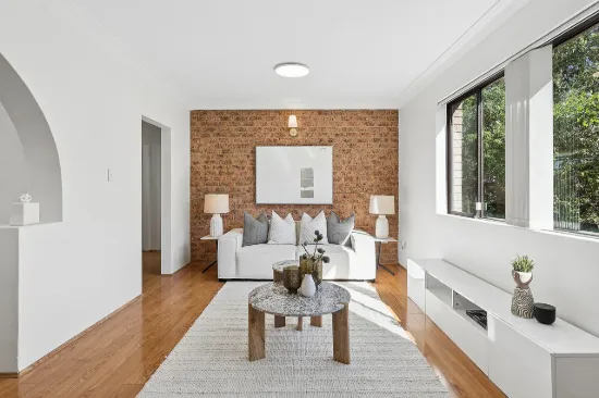 Spacious, quiet and well-placed for Village and city convenience