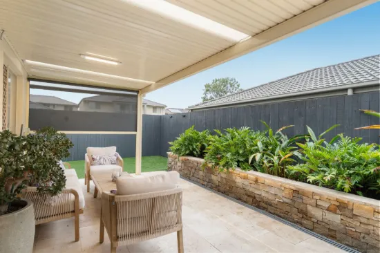 RARE PARKFRONT TOWN HOME OFFERING HOUSE-SIZED LIVING IN A LOW MAINTENANCE SETTING