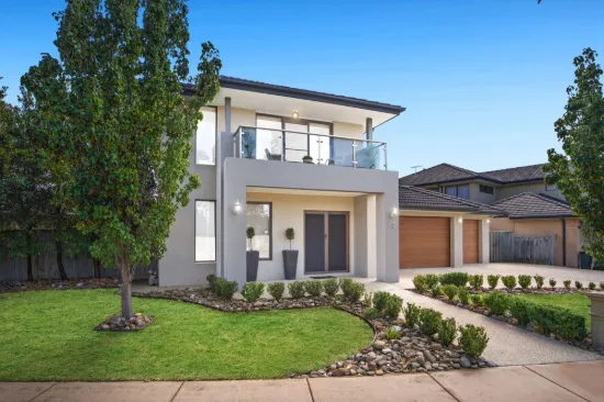 Grand Family Living in a Sought-After Sanctuary Lakes Location!