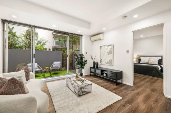 Ultra Convenient One Bedroom Courtyard Apartment with Secure Parking