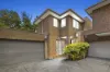 Designer Townhouse Living Opposite The Golf Course