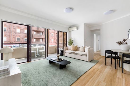 Bright, Newly Refreshed Apartment in a Secure Complex, Moments from Everyday Amenities