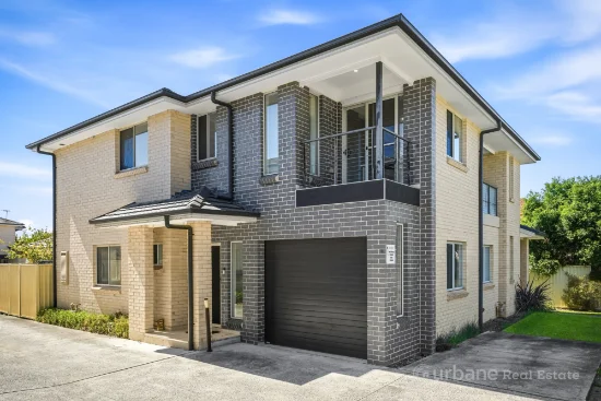 Street Facing Extra Large Townhouse- A MUST SEE
