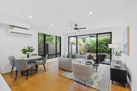Stunning Near New Townhouse