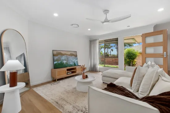 Easy Living Starts Here – Renovated Burleigh Waters Duplex