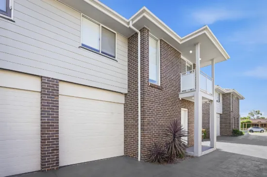4 Bedroom Townhouse! | 7 Years Old! 