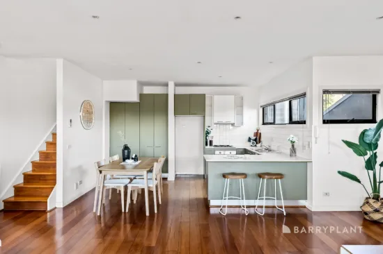 City Views, Rooftop Terrace & Spacious Inner-North Living
