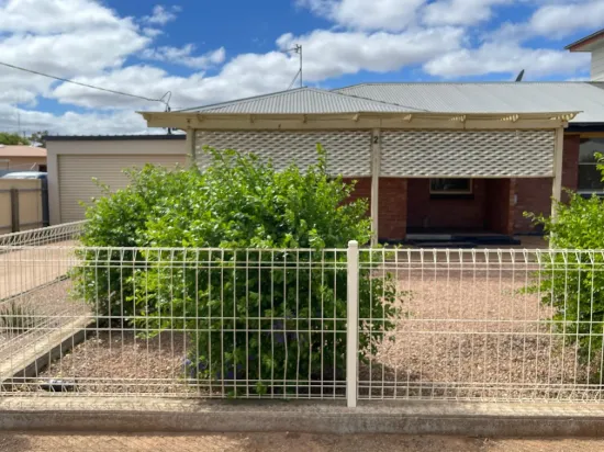 SUPERBLY MAINTAINED INVESTMENT PROPERTY!