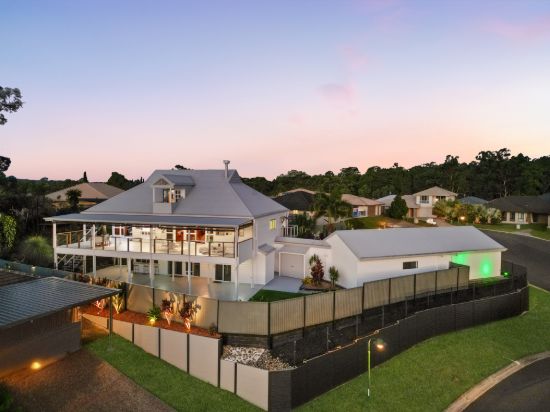 Dual-Living Opportunity With Hinterland Views - 2 Carmel Close
