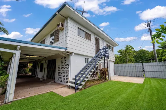 Pool. Shed. Park Views. 779m². 5 Minutes to CBD.