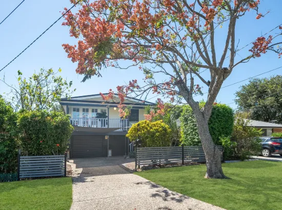 Spacious Family Living in a Cul-de-Sac with Dual Level Potential