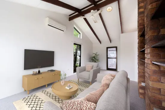 4 bedroom home in South Gladstone with an outdoor spa and BBQ area