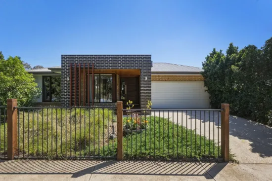 Light-Filled Executive Living in a Prime Location