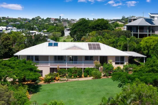 ELEVATED COASTAL LIVING WITH OCEAN VIEWS ON 3,037M²